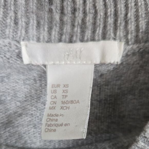 H&M Gangsta Wrapper Sequin Pug Dog Gray Crew Neck Sweater Urban Hip Christmas XS - Picture 5 of 14